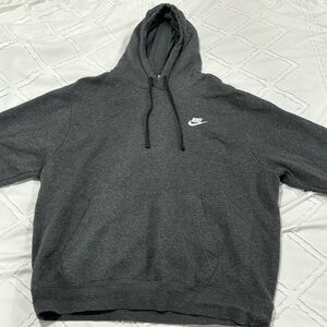 BARELY WORN GREY NIKE SWEATSHIRT!!